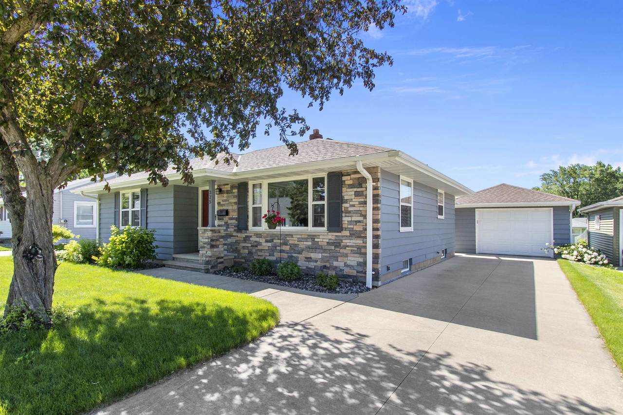 325 17TH Street - Photo 1