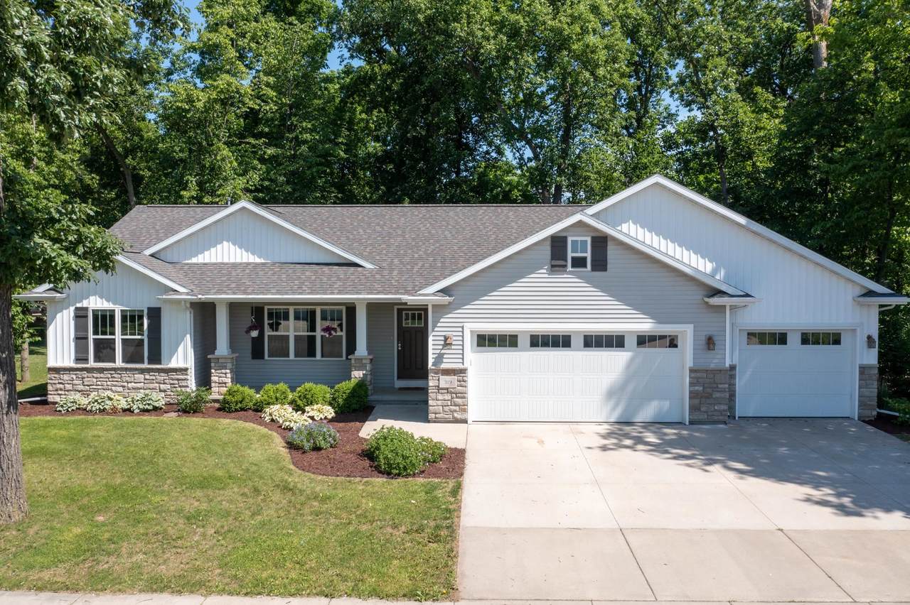 319 Castle Oak Drive - Photo 1
