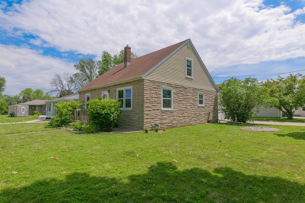 1009 Maes Avenue - Photo 1