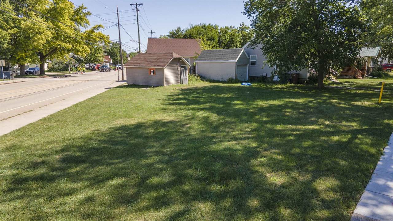 338 Nicolet Boulevard - Photo 1