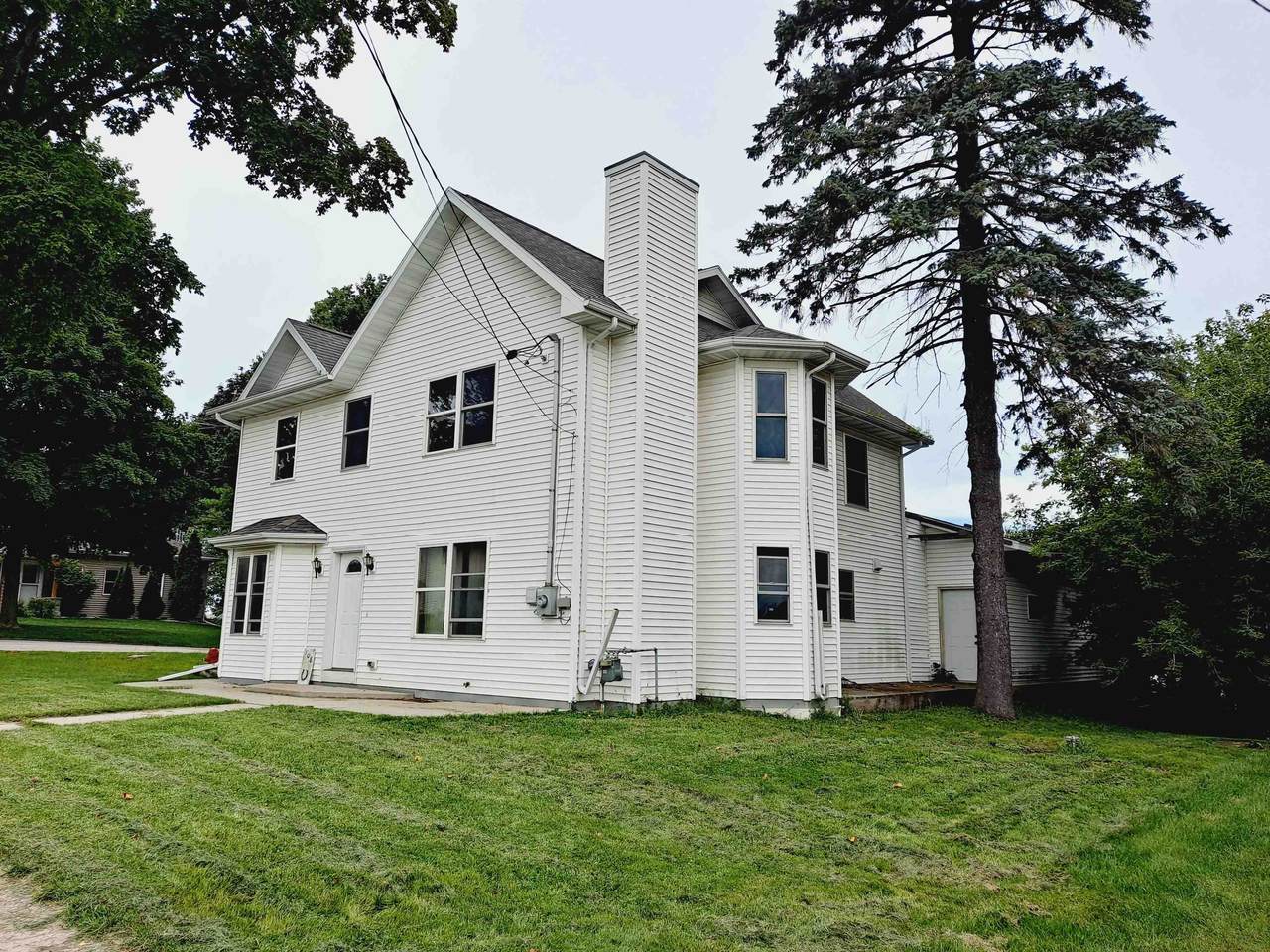 108 Wisconsin Street - Photo 1