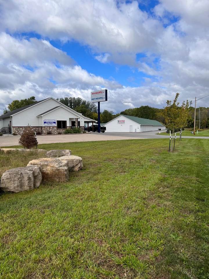 2755 Algoma Boulevard - Photo 1
