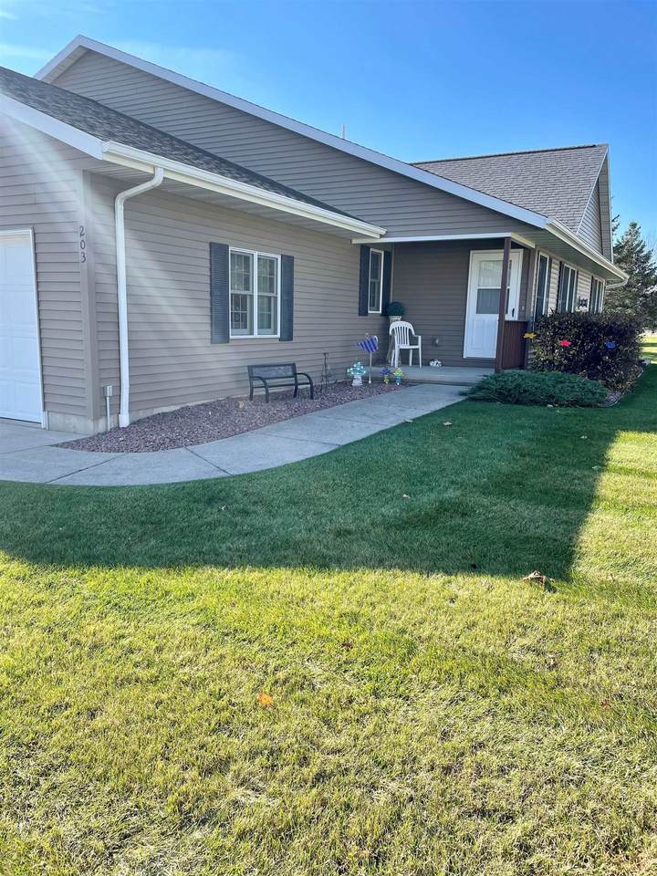 203 Vista Court - Photo 1