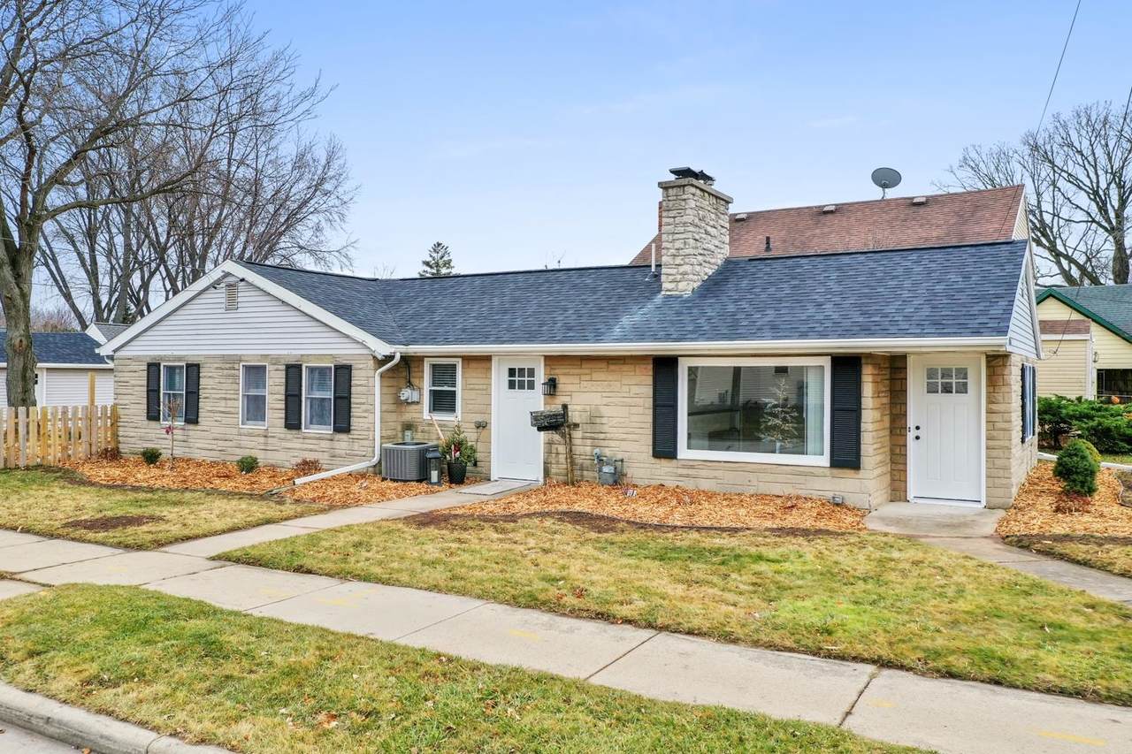 1401 Lost Dauphin Road - Photo 1