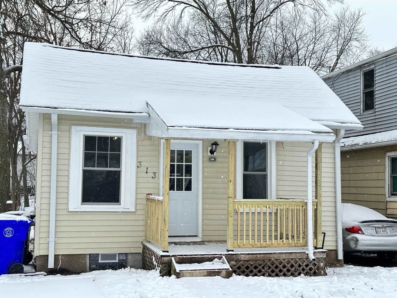 313 12TH Street - Photo 1
