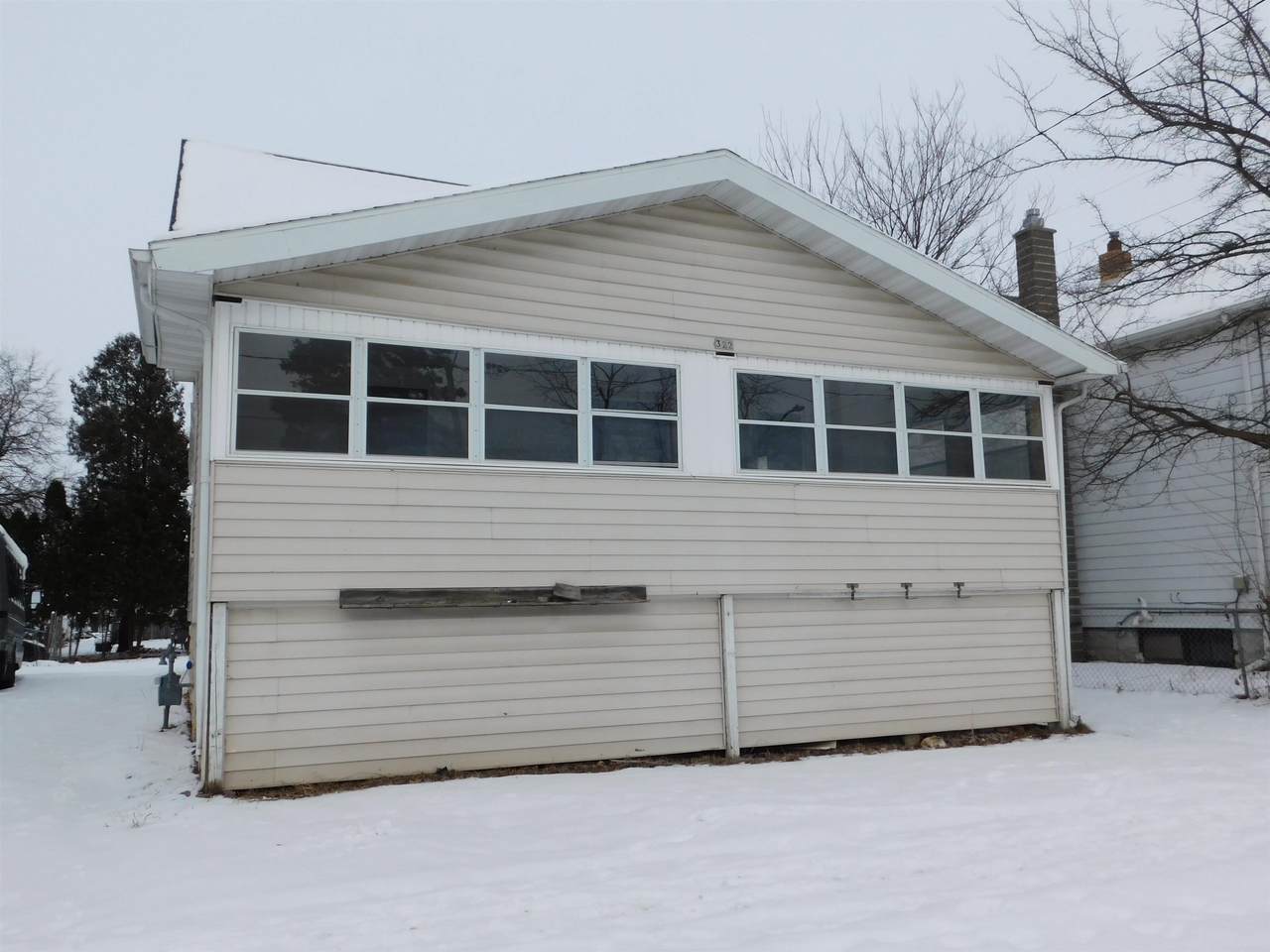 322 Lincoln Avenue - Photo 1