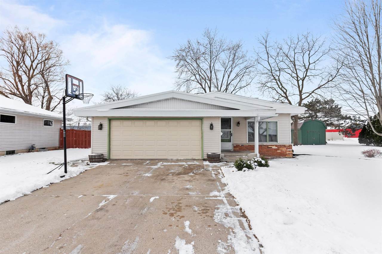327 Wisconsin Avenue - Photo 1