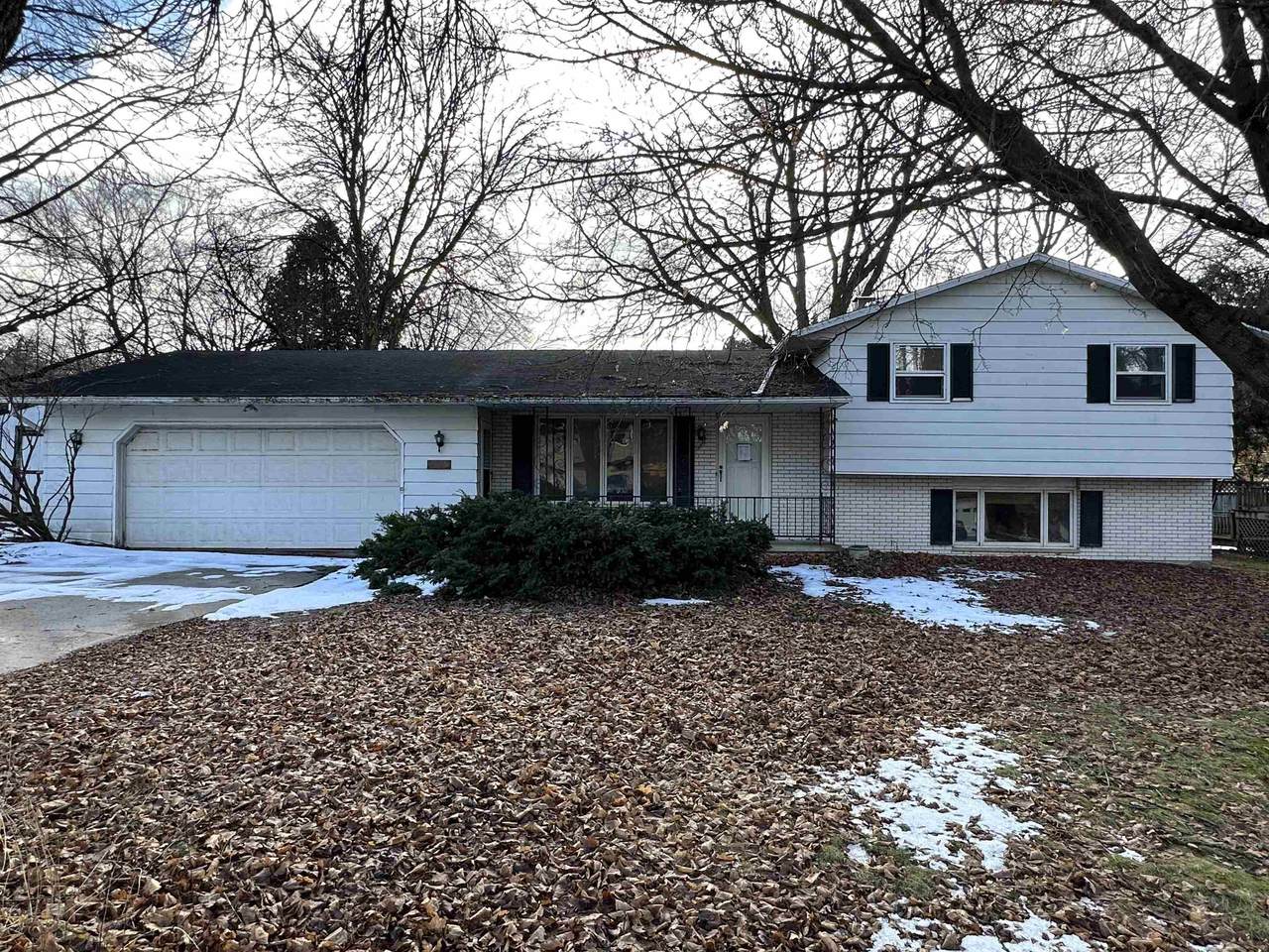 2609 Woodridge Lane - Photo 1