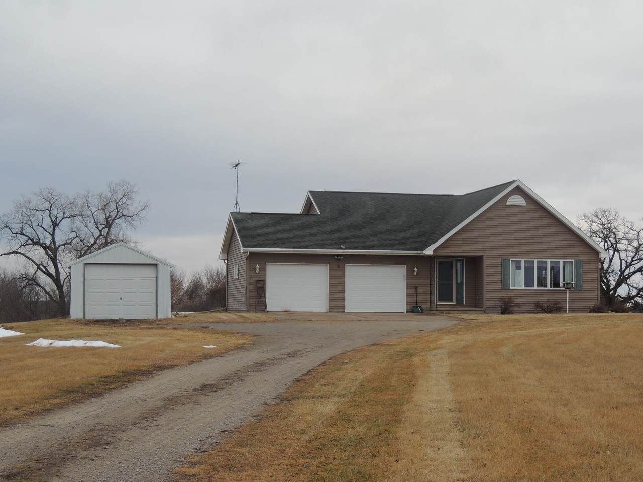 8402 Sauby Road - Photo 1