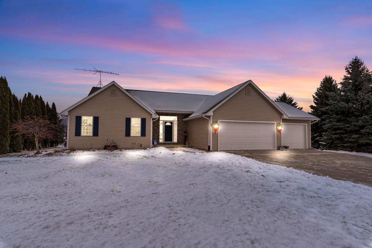 N7677 Redtail Lane - Photo 1