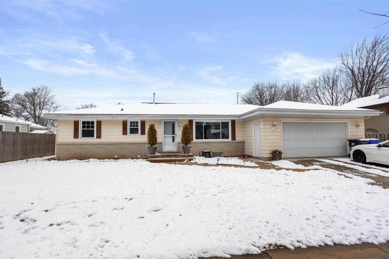 2509 Oakwood Court - Photo 1