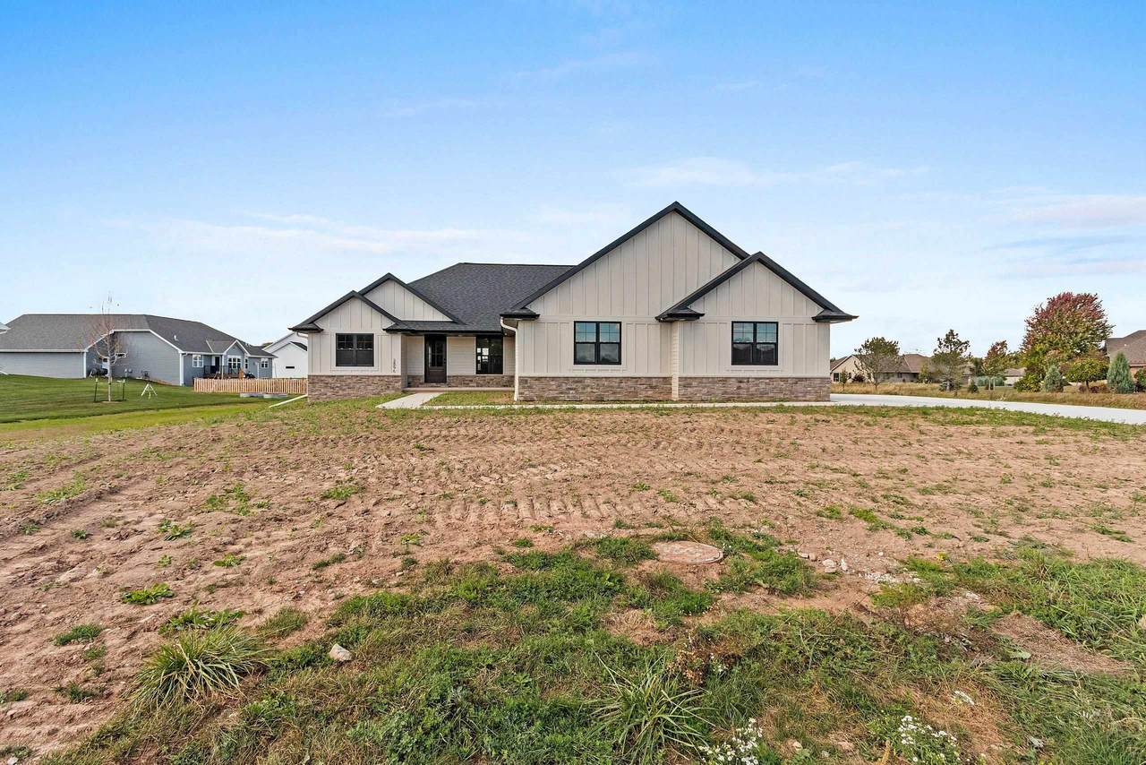2896 Creekwood Drive - Photo 1