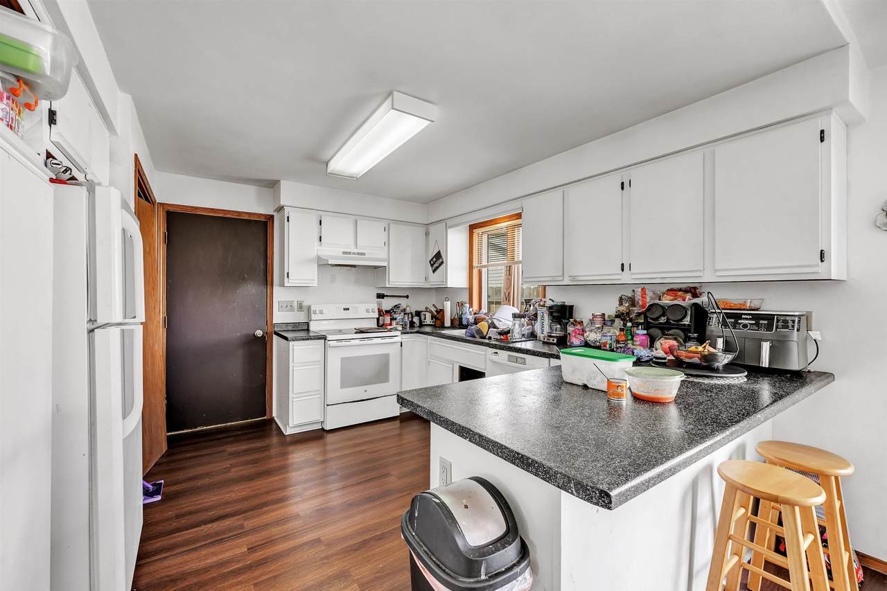 2704 Glenwood Drive - Photo 1