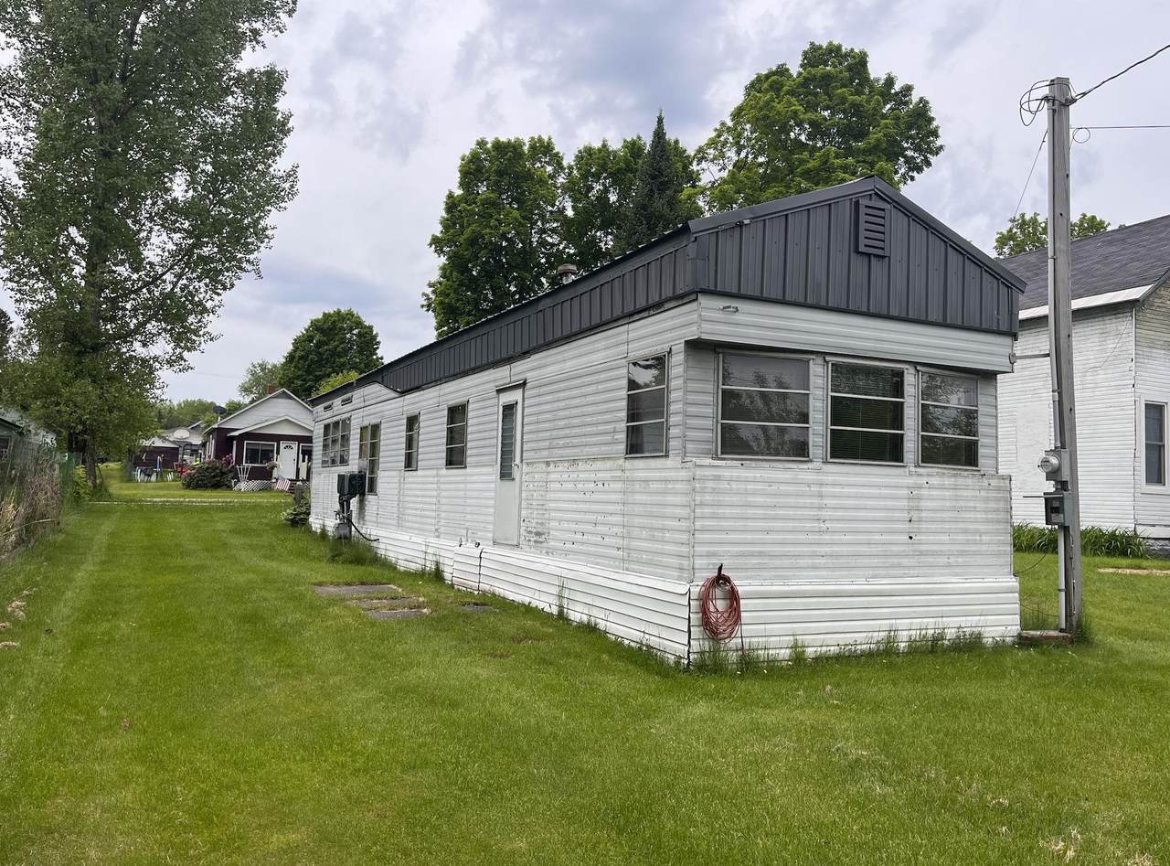 312 4TH Street - Photo 1