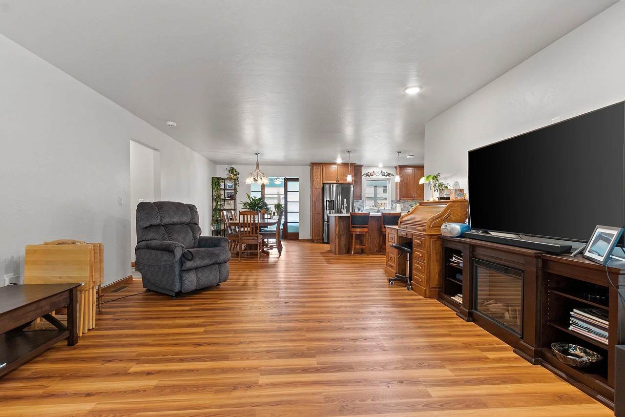 1306 Nelson Street - Photo 1