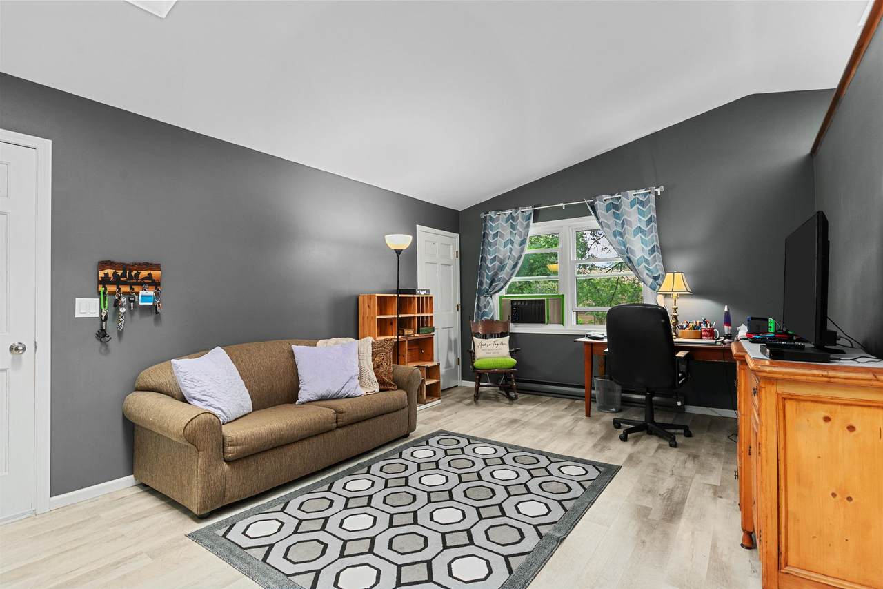 985 Babcock Street - Photo 1
