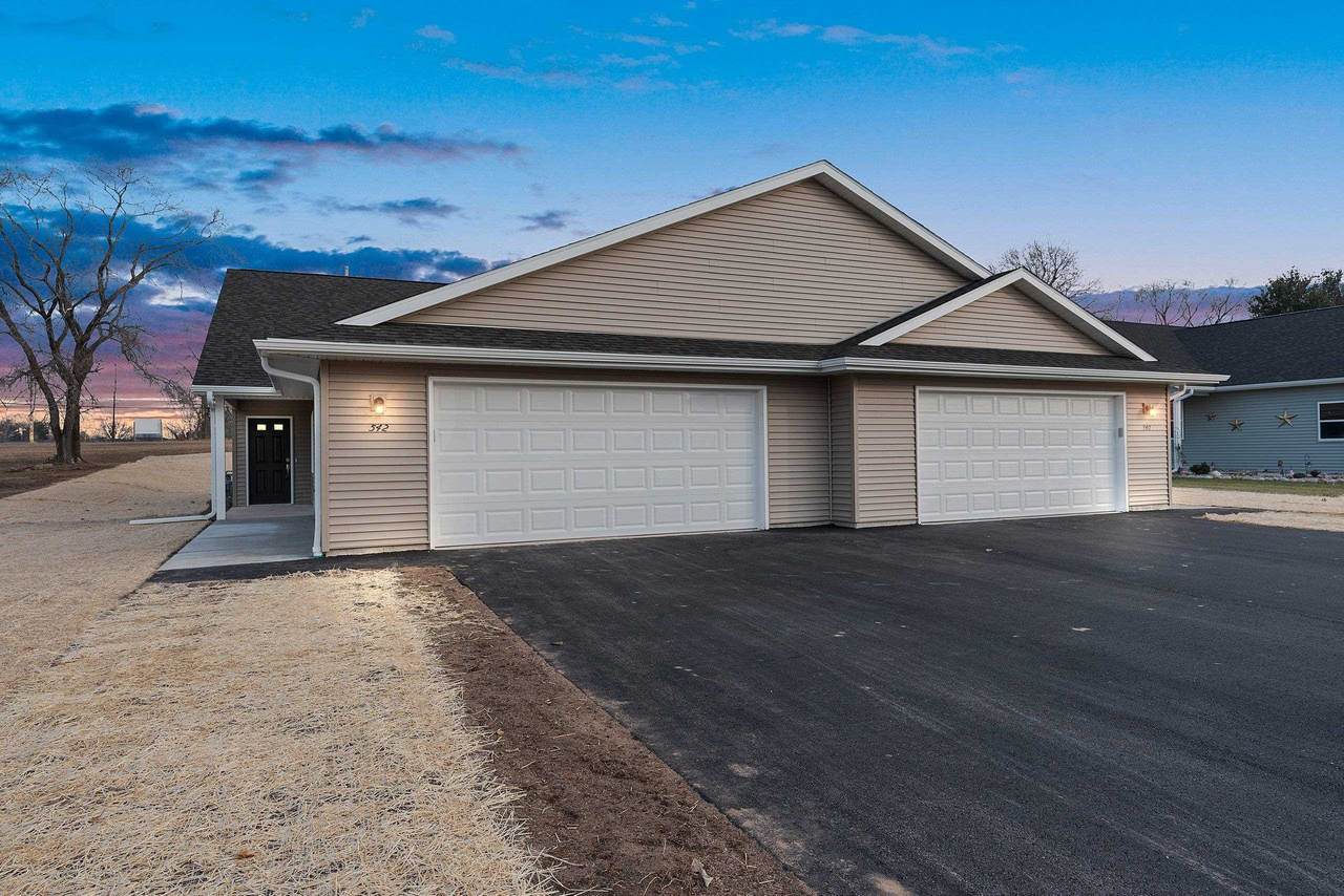 542 River Drive - Photo 1