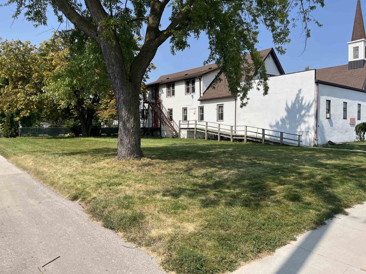 821 Webster Avenue - Photo 1