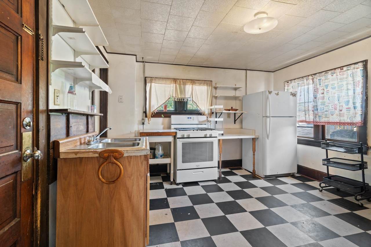 1177 University Avenue - Photo 1