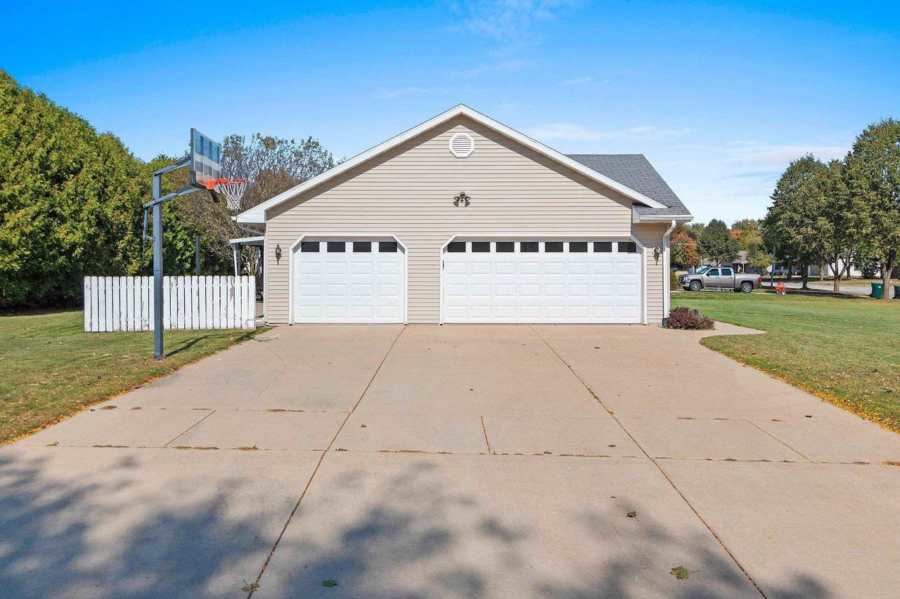 1199 Coprinus Drive - Photo 1
