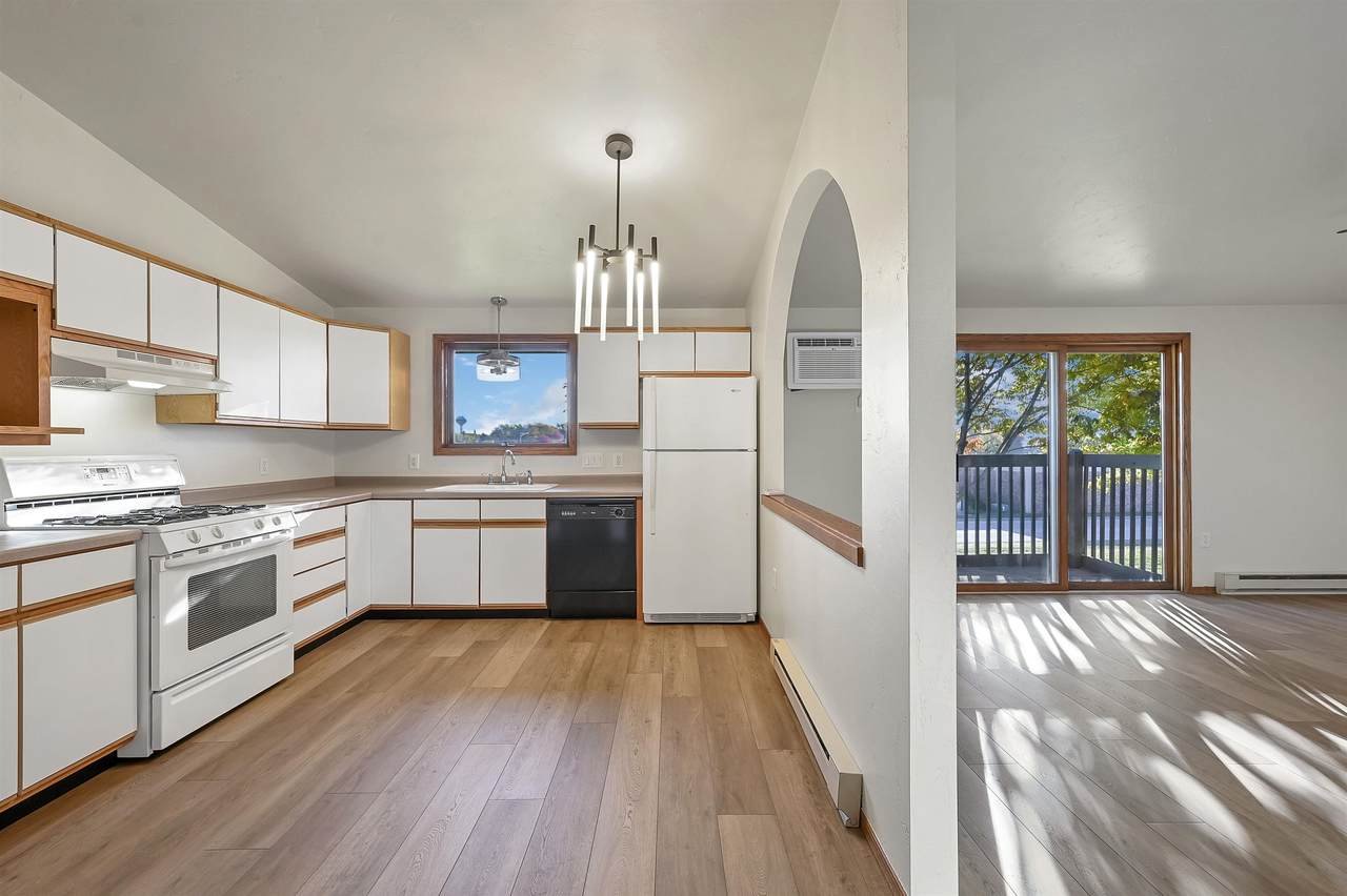 2385 Cedar Ridge - Photo 1