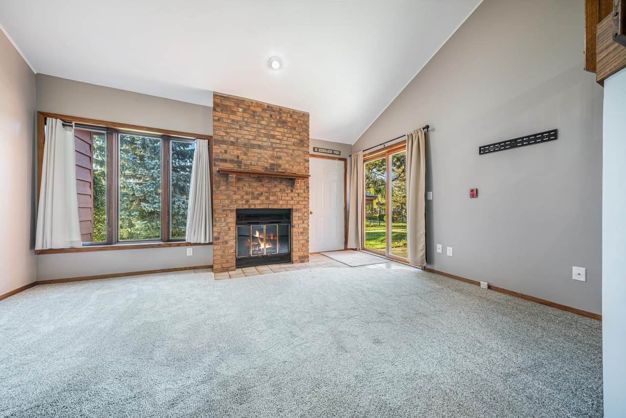 2230 Meadowbrook Court - Photo 1