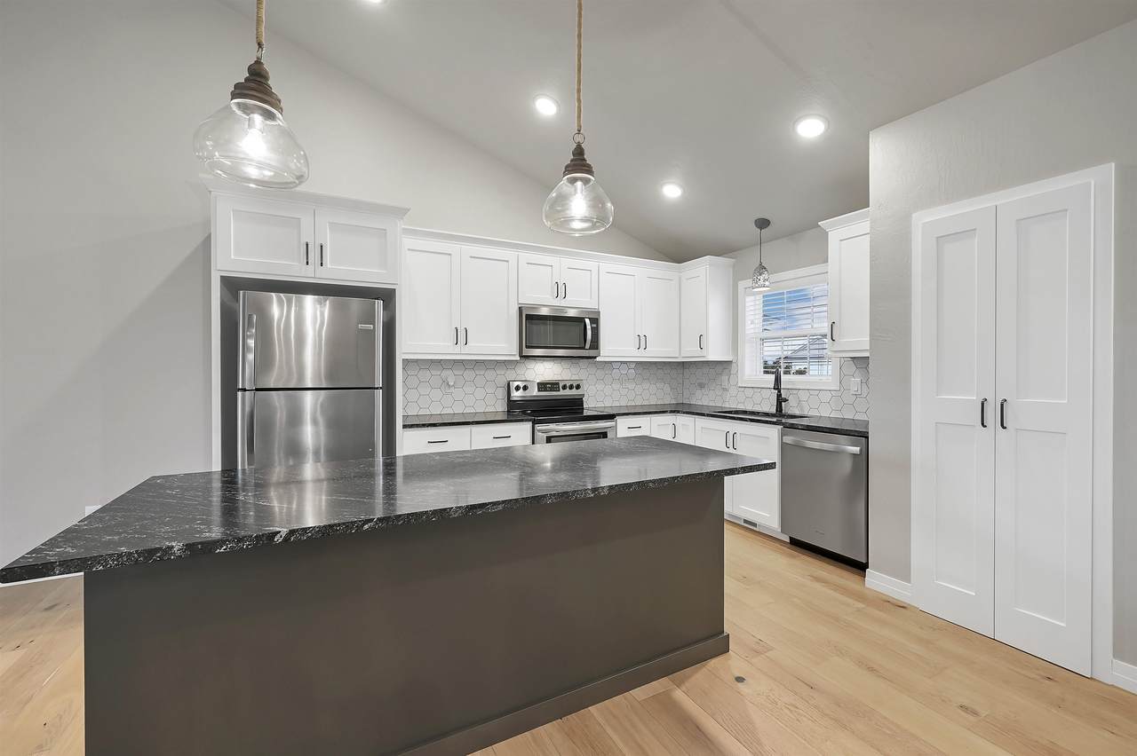 829 Sharon Lane - Photo 1