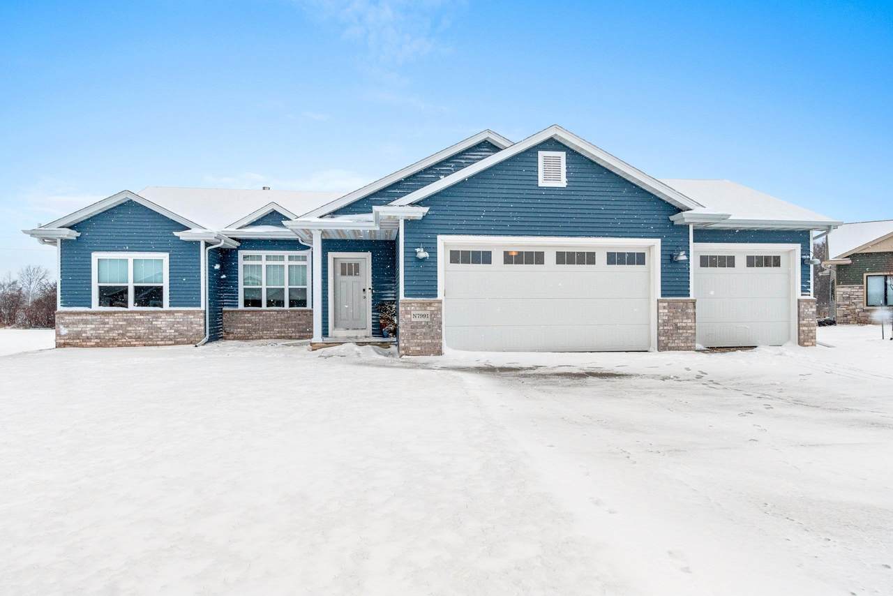 N7991 Old Pond Court - Photo 1