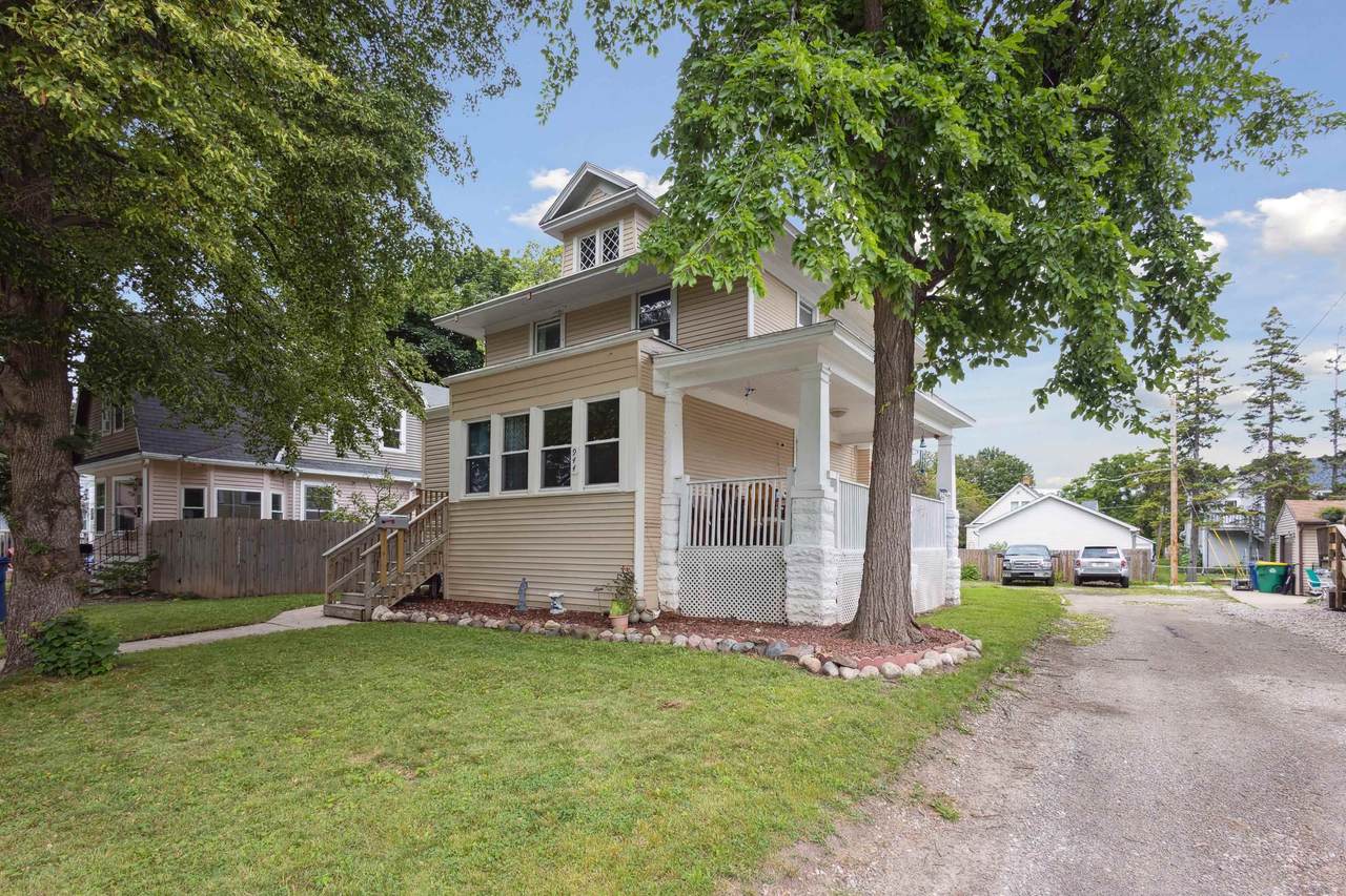 944 Howard Street - Photo 1