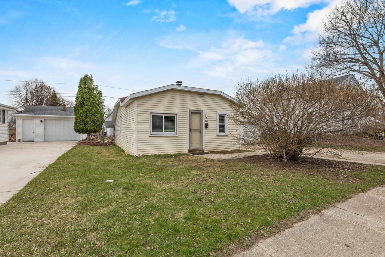 611 16TH Avenue - Photo 1