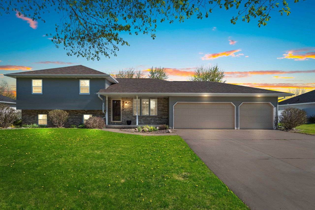 W7038 Bluebluff Way - Photo 1