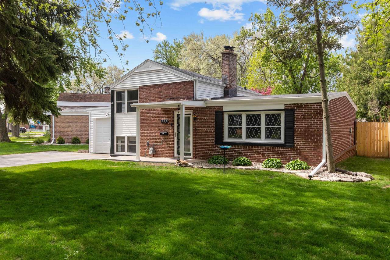733 Carver Lane - Photo 1