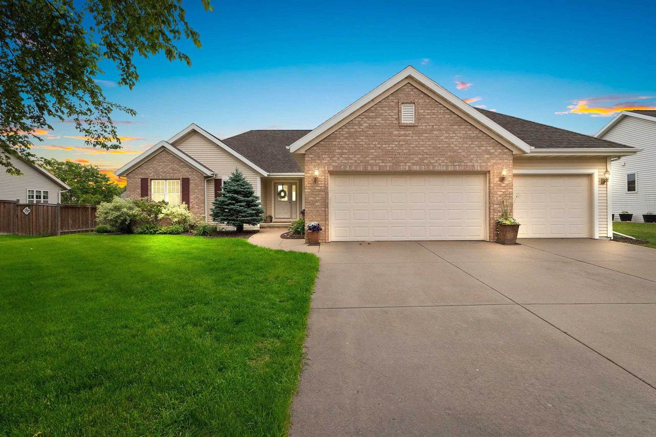 497 Welland Avenue - Photo 1