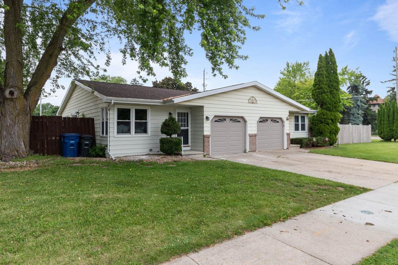 1513 Knapp Street - Photo 1
