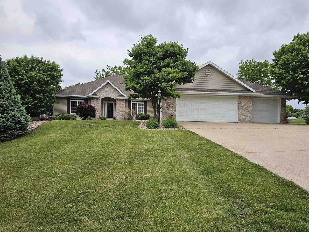E6380 Esther Drive - Photo 1