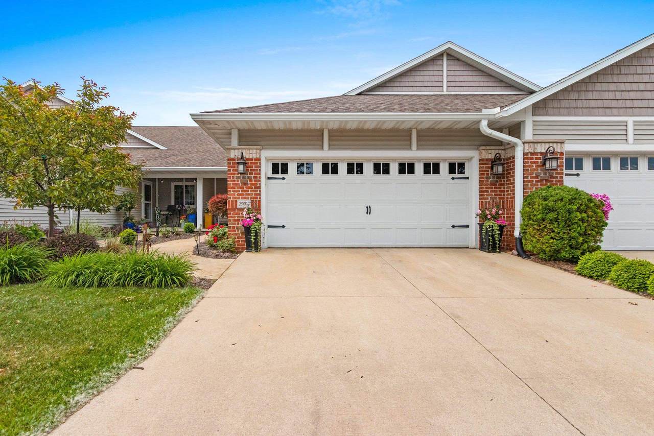 2588 Bay Harbor Circle - Photo 1