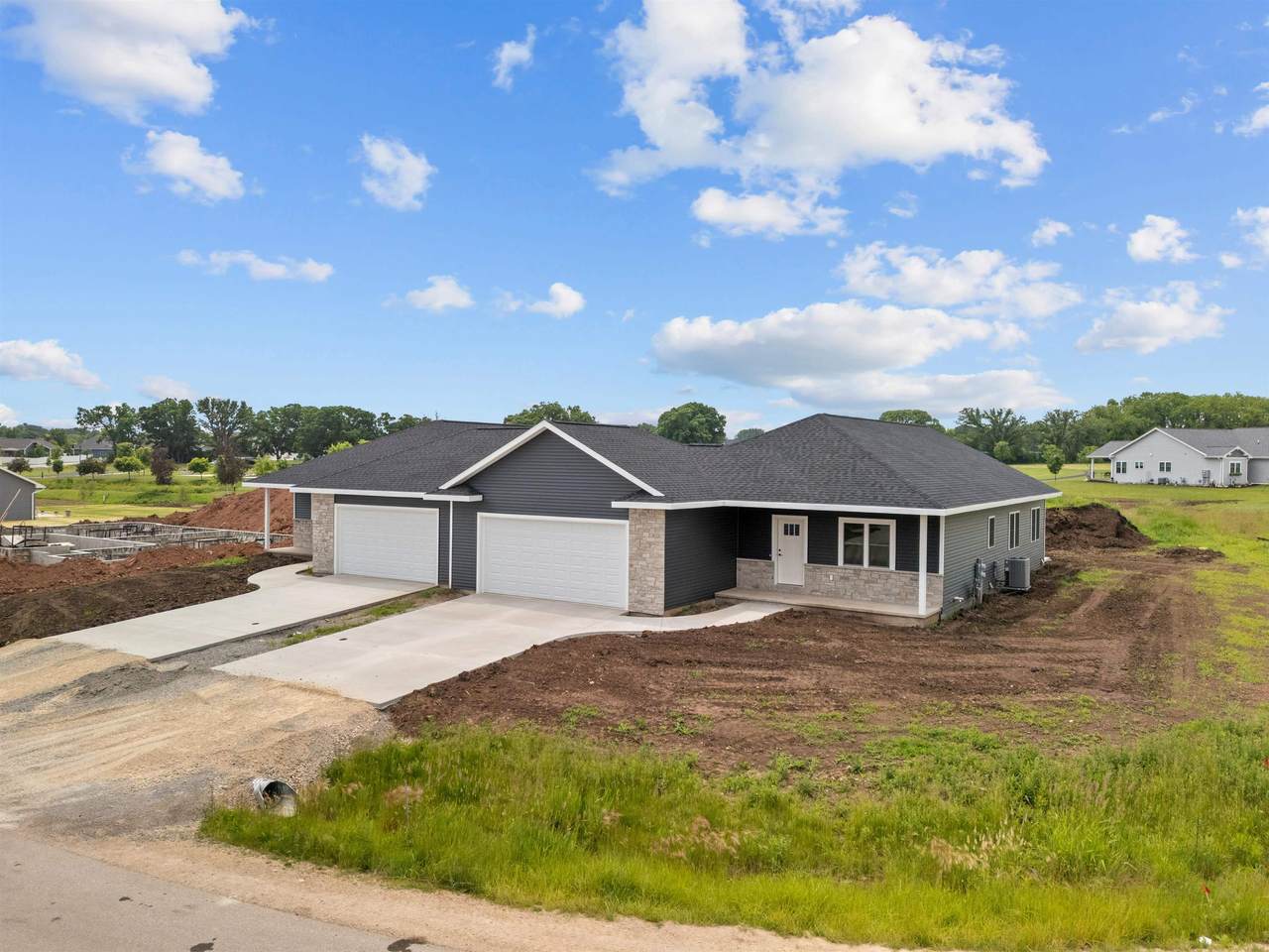 3453 Veanna Boulevard - Photo 1
