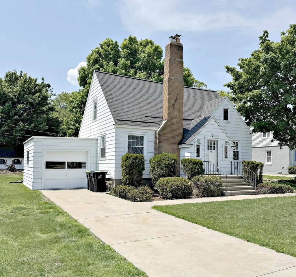 217 1ST Street - Photo 1