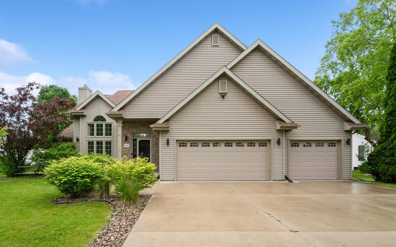 1046 Carriage Lane - Photo 1