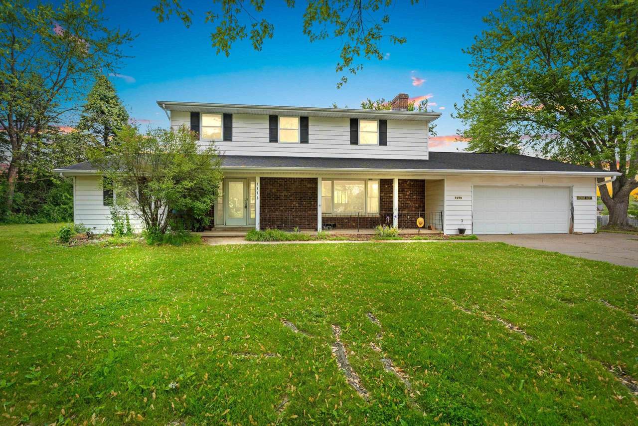 1490 Fernando Drive - Photo 1