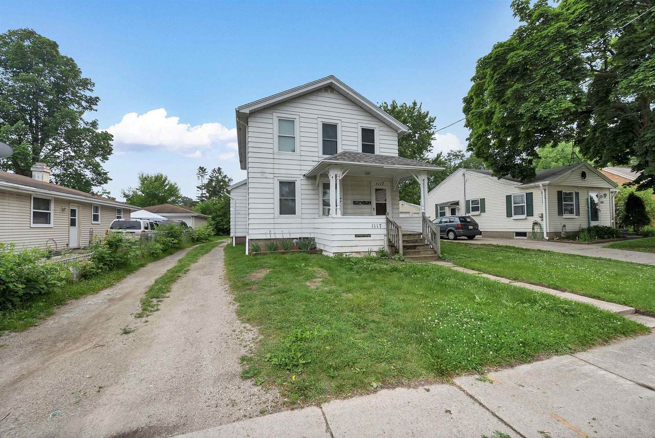 1117 Dousman Street - Photo 1