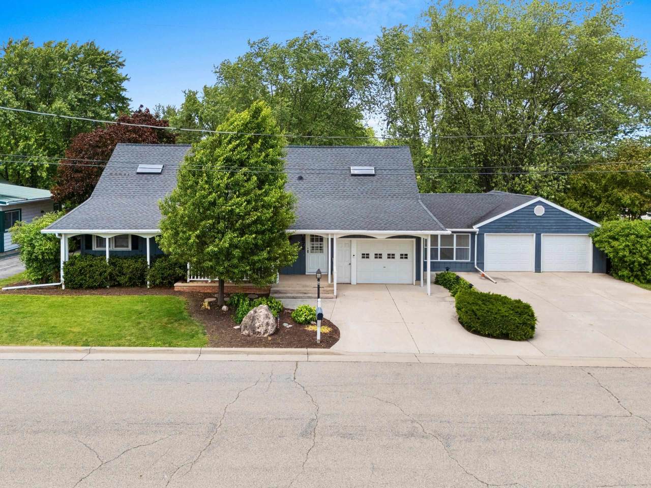878 Utica Street - Photo 1