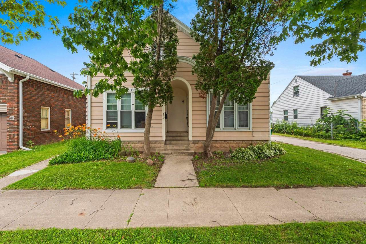 205 Oakland Street - Photo 1