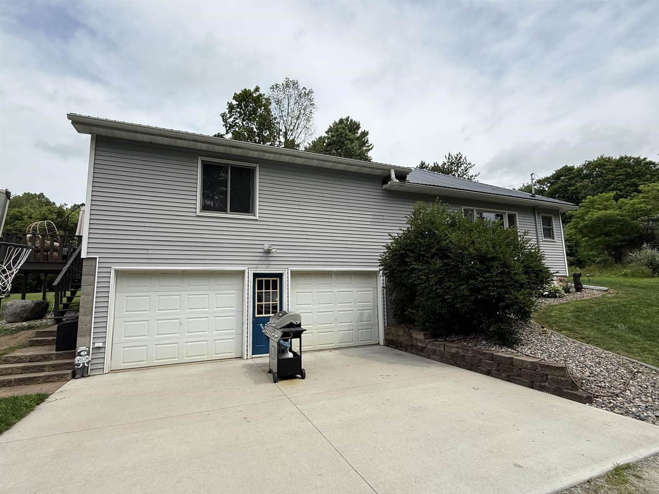 N8359 Regina Road - Photo 1