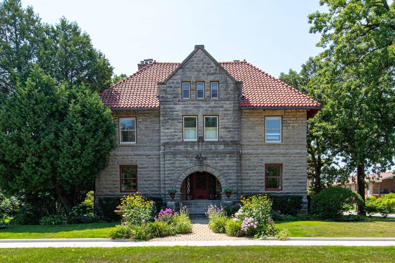 1057 Algoma Boulevard - Photo 1