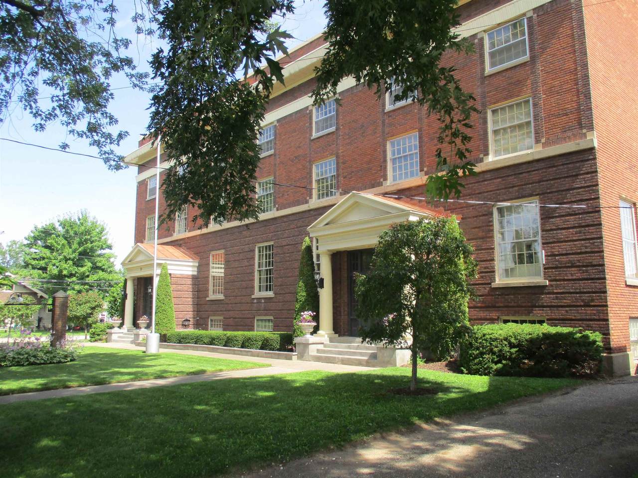 28 9TH Street - Photo 1