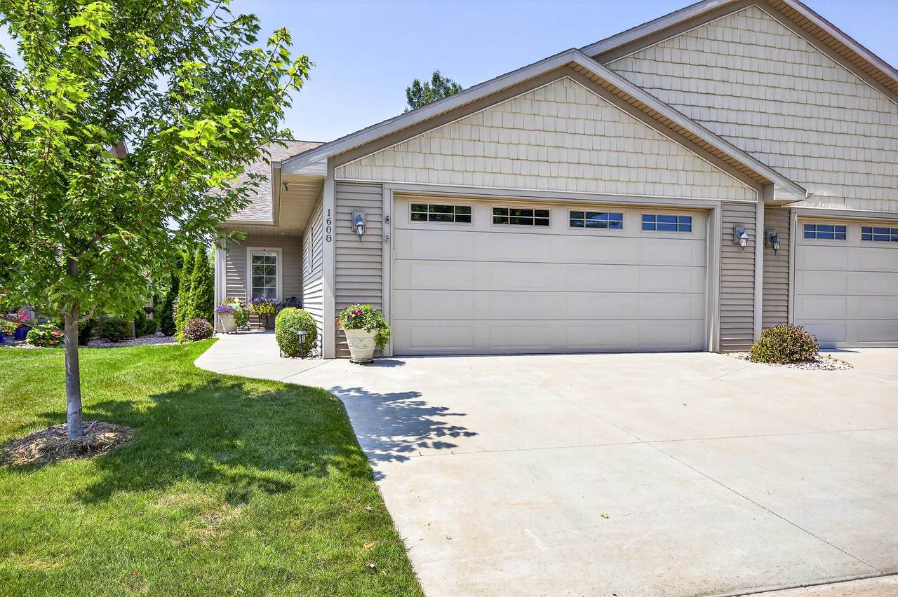 1608 Stanton Circle - Photo 1