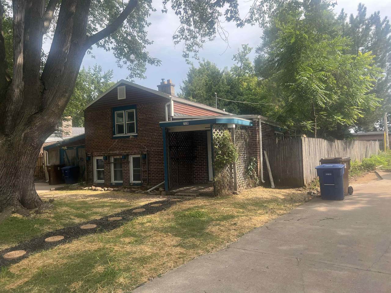 729 Carver Lane - Photo 1