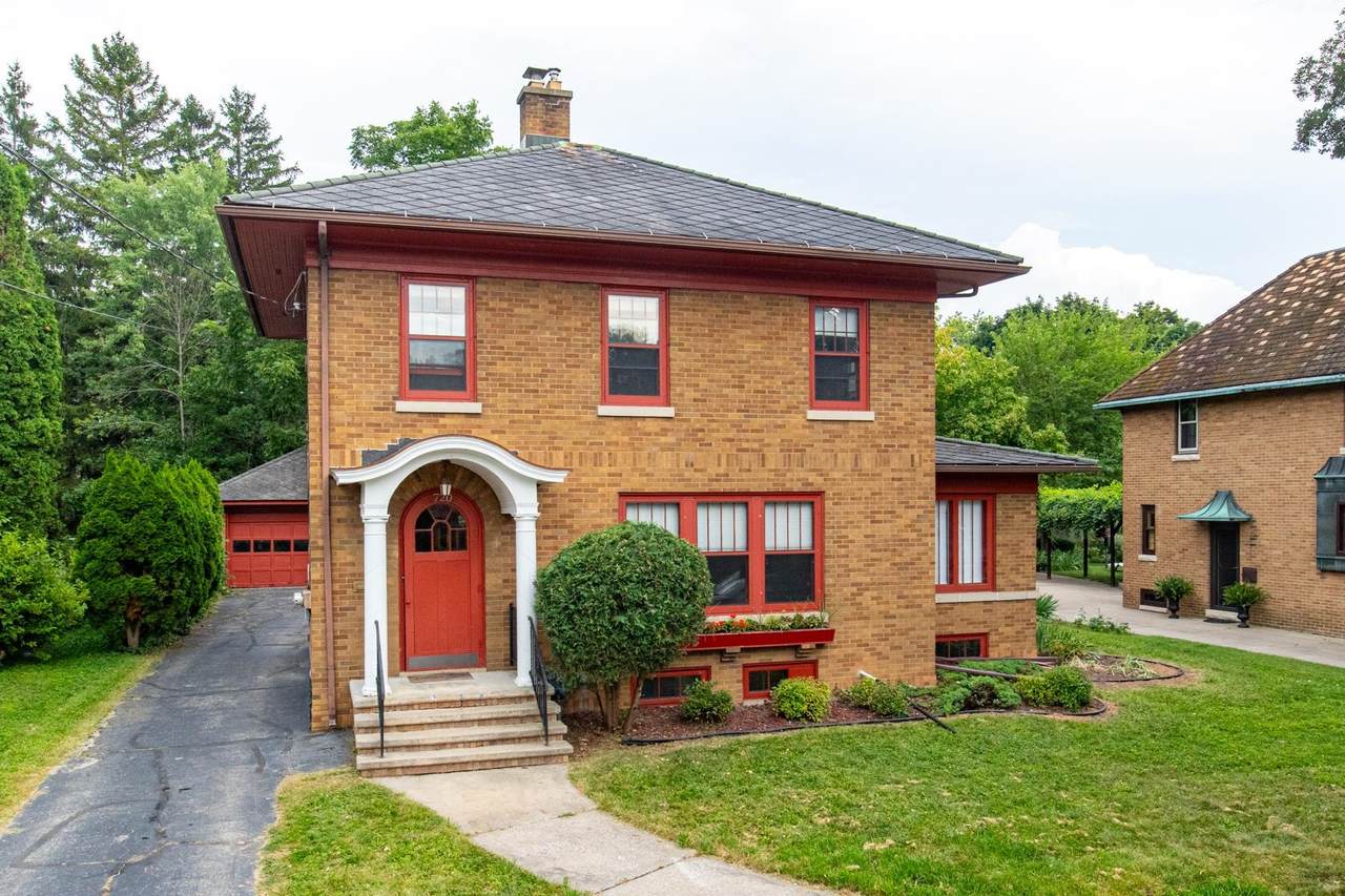 720 Summit Street - Photo 1