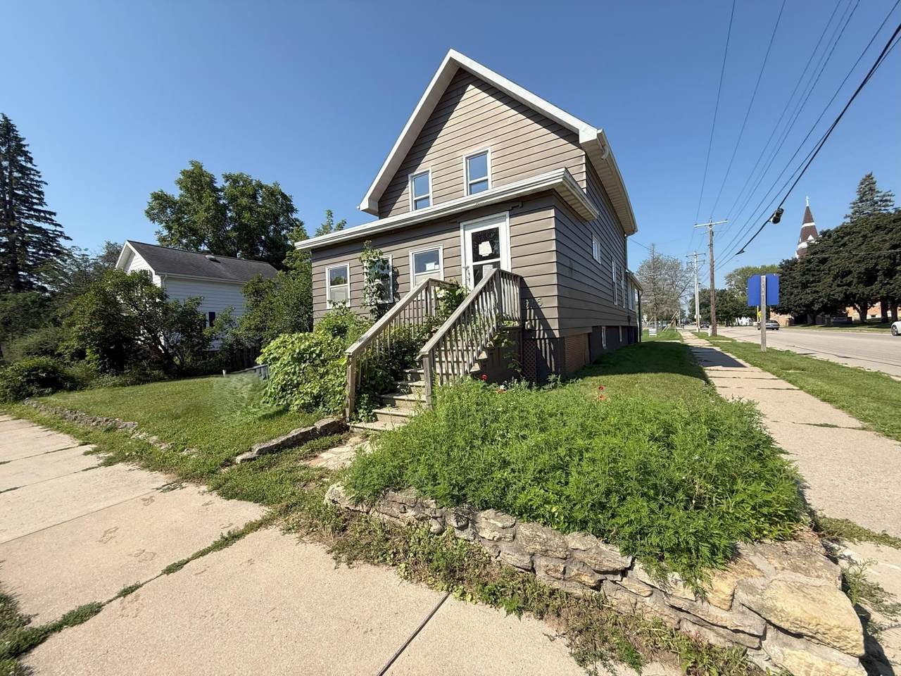615 Superior Avenue - Photo 1